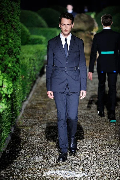 Look 30